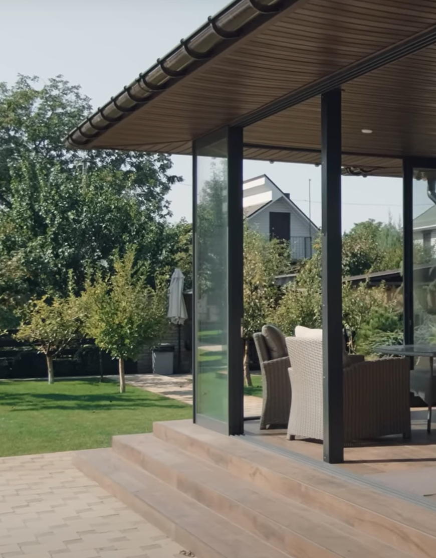 Остекление раздвижными панорамными окнами