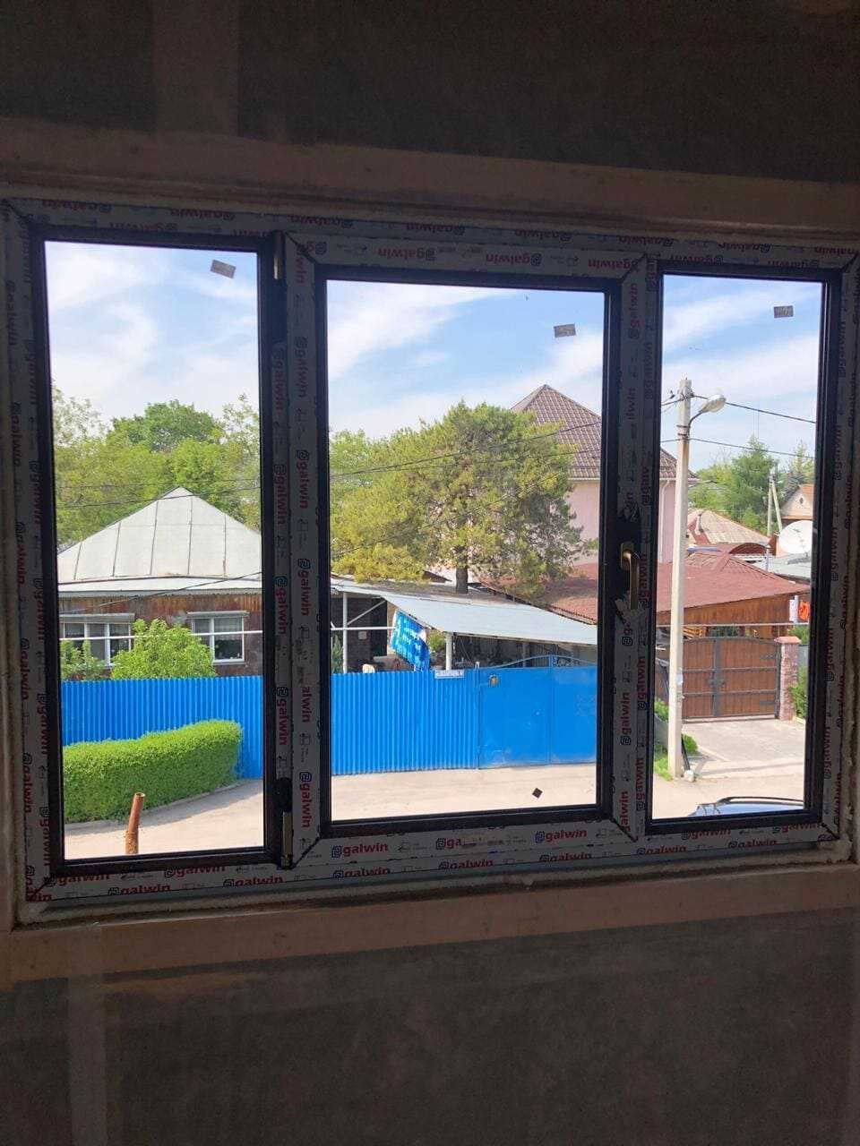 Трехстворчатое окно в частный дом